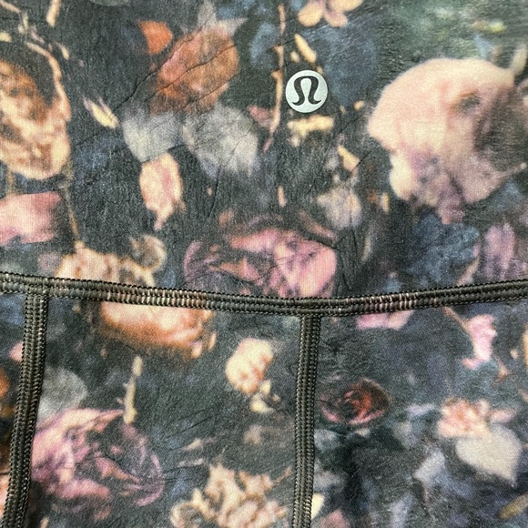 Lululemon Wunder Under flowered crop - Picture 2 of 4